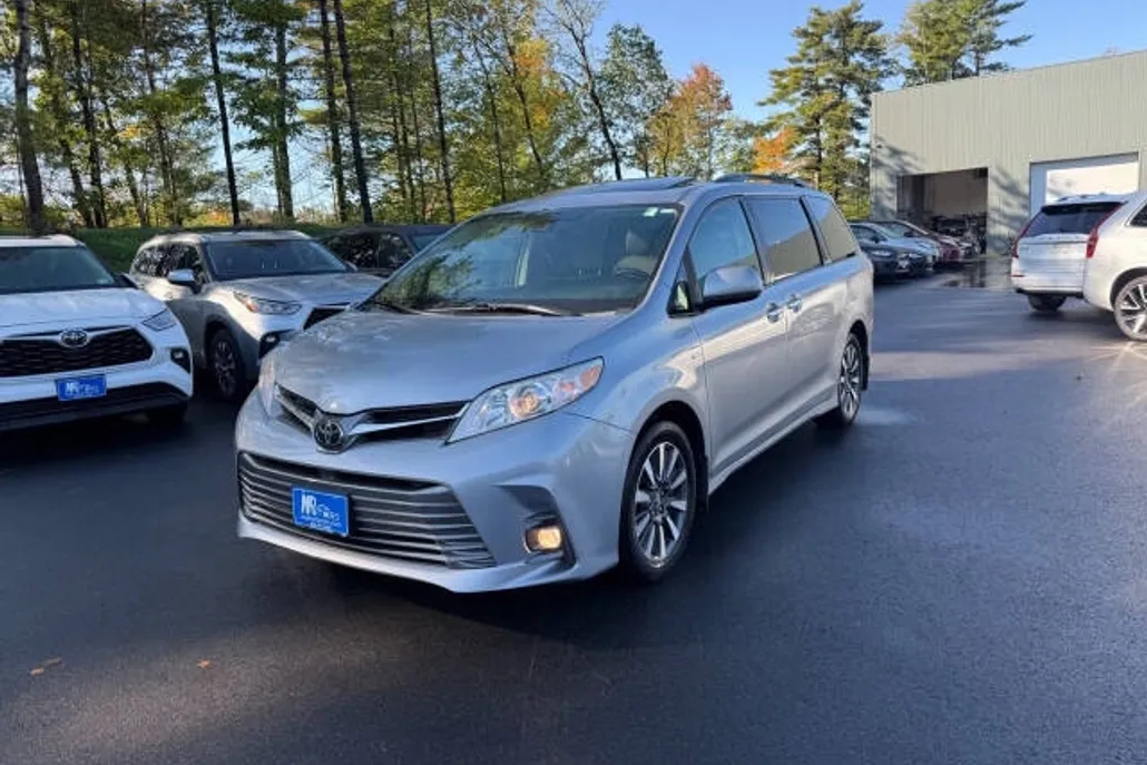 2018 Toyota Sienna XLE Limited Premium photo 1