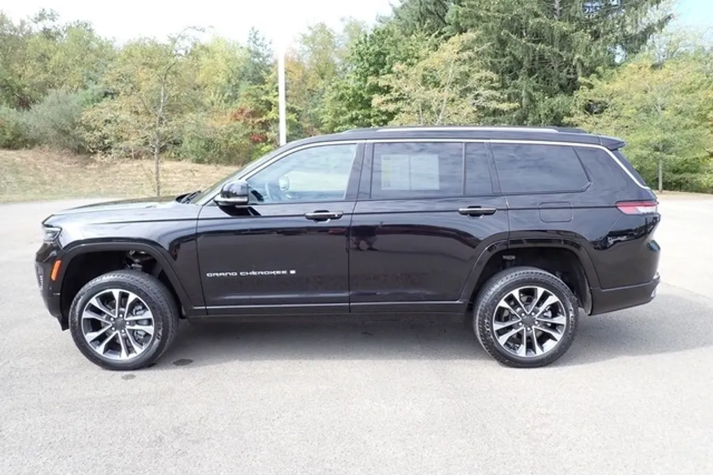 2023 Jeep Grand Cherokee Overland photo 1