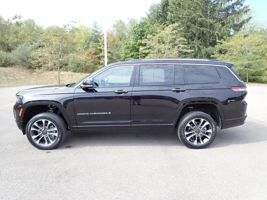 2023 Jeep Grand Cherokee Overland photo 1