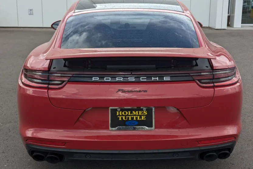2018 Porsche Panamera Base 4 photo 1