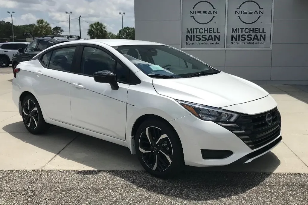 2025 Nissan Versa SR photo 1