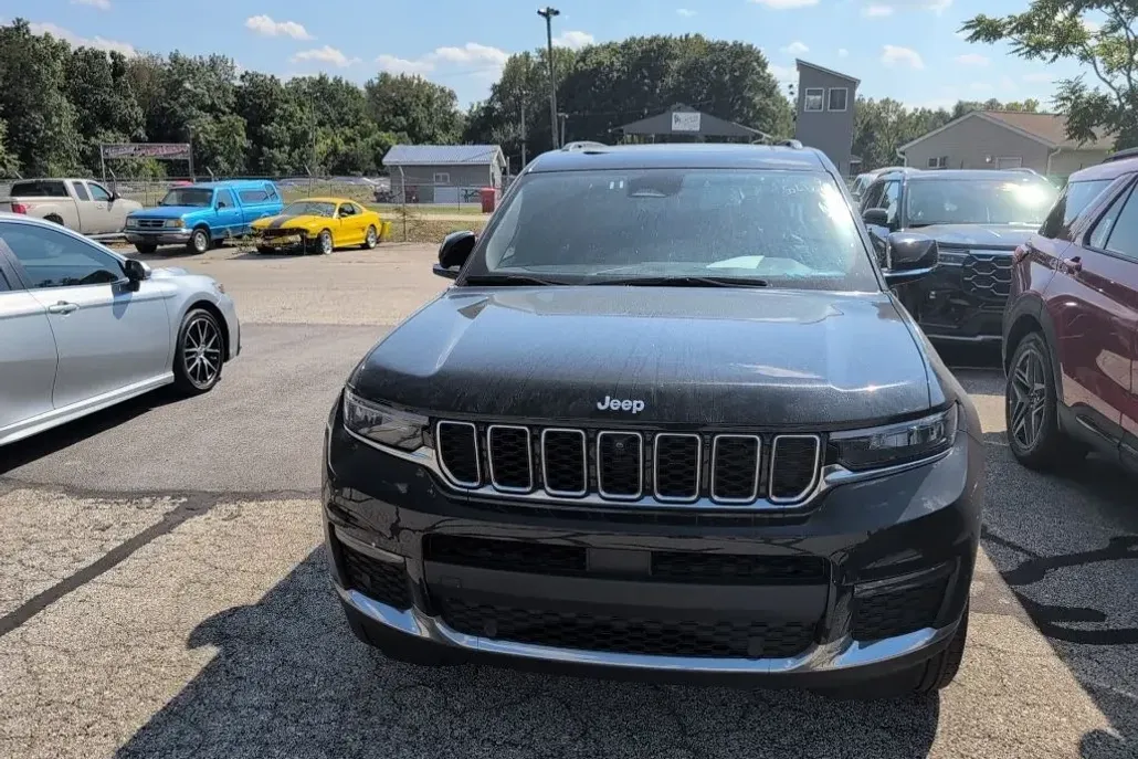 2024 Jeep Grand Cherokee Limited photo 1