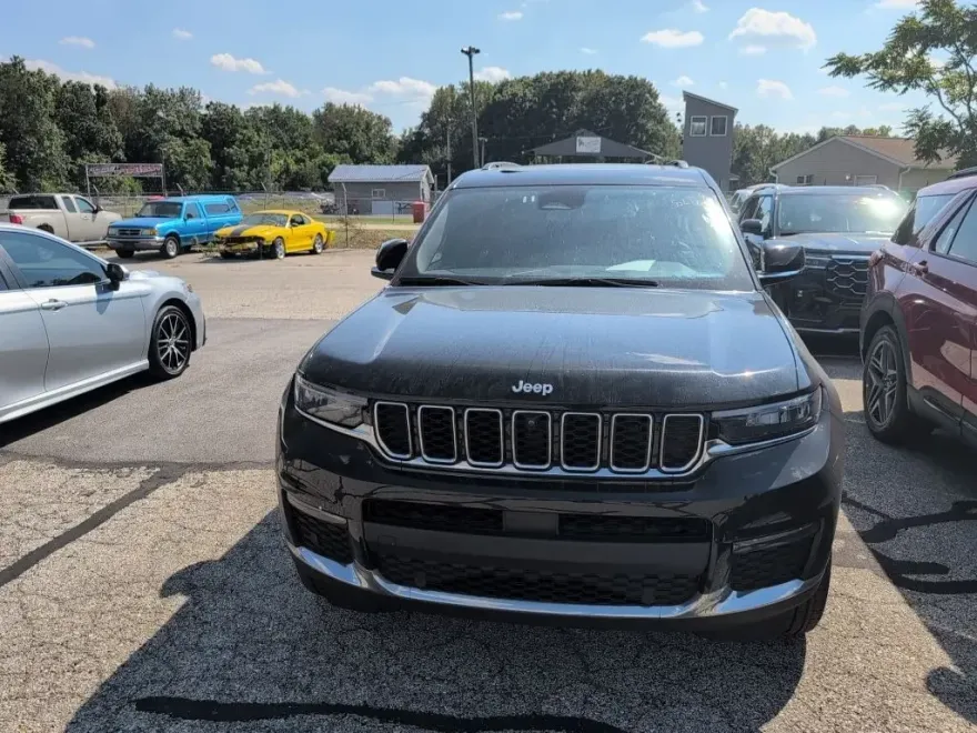 2024 Jeep Grand Cherokee Limited photo 1
