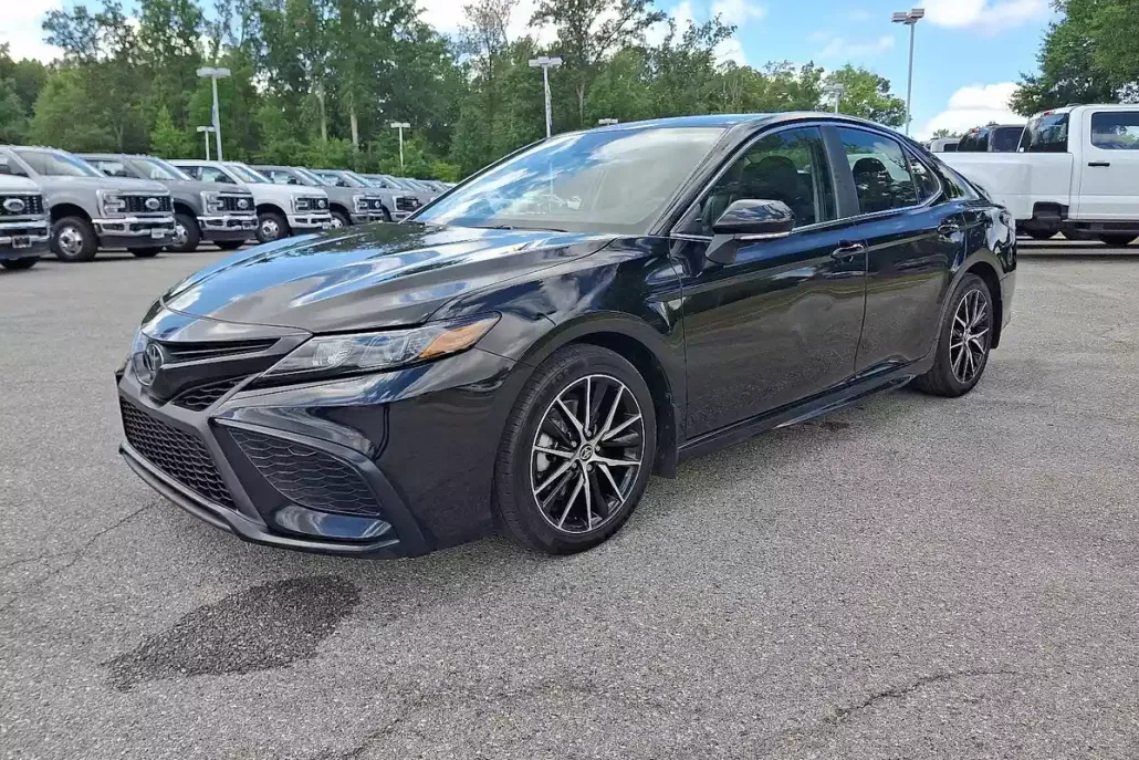 2024 Toyota Camry SE photo 1
