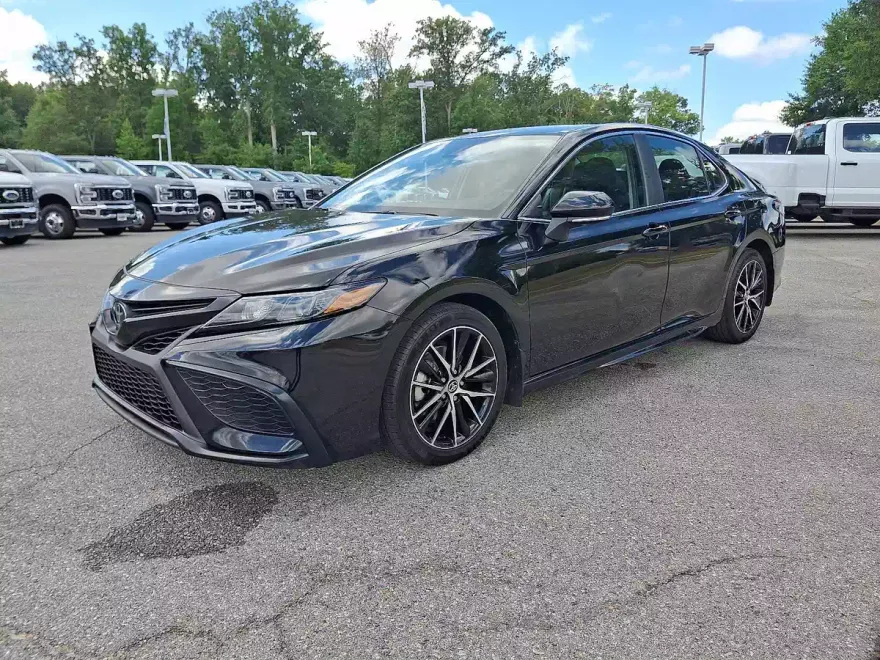 2024 Toyota Camry SE photo 1