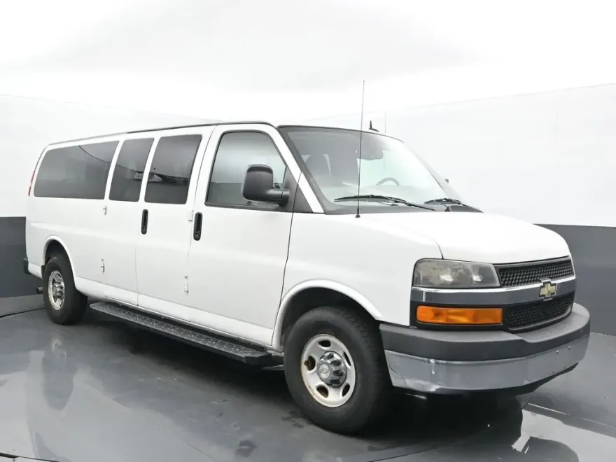 2010 Chevrolet Express 3500 LT Passenger Van photo 1