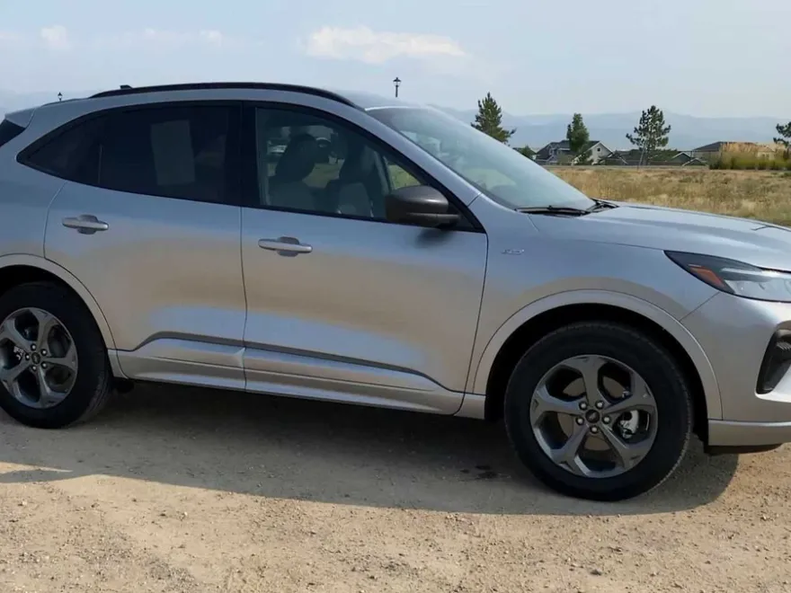2024 Ford Escape ST-Line photo 1