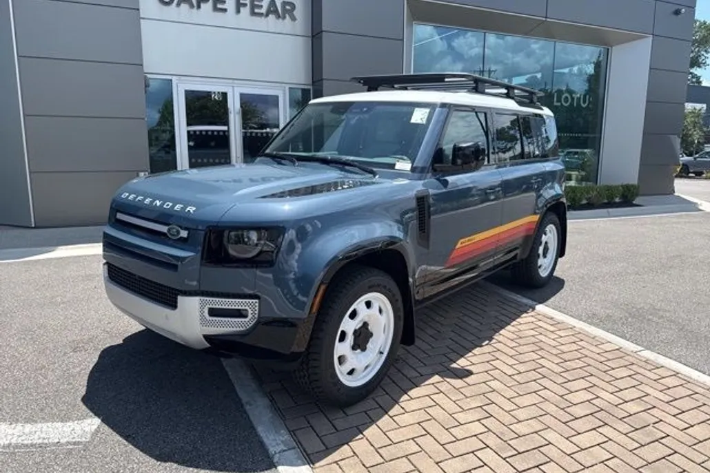 2025 Land Rover Defender 110 S photo 1