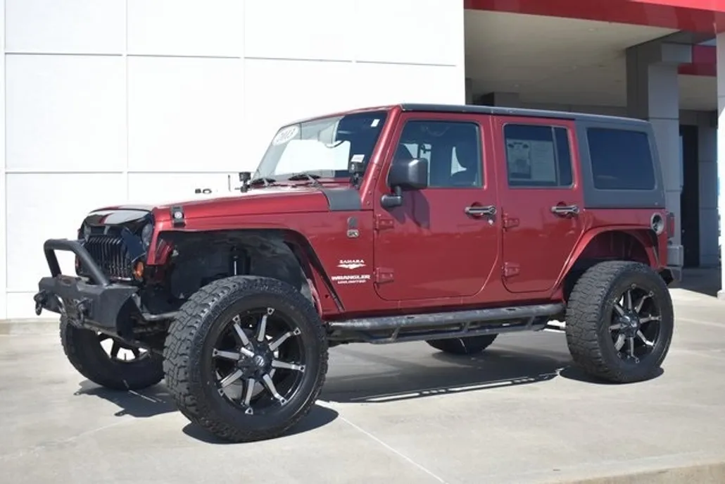 2013 Jeep Wrangler Unlimited Sahara photo 1