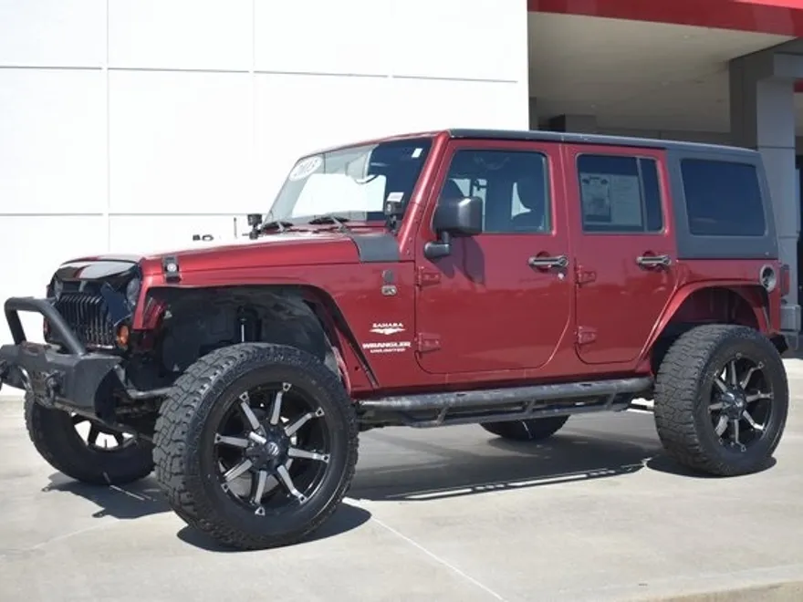 2013 Jeep Wrangler Unlimited Sahara photo 1