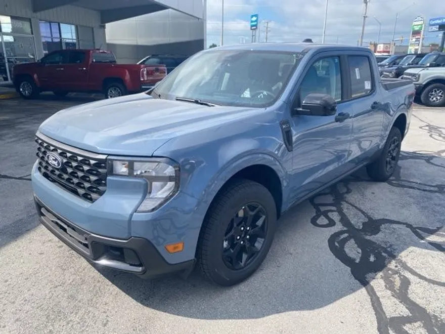 2025 Ford Maverick XLT photo 1