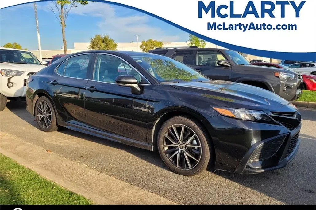 2024 Toyota Camry SE photo 1