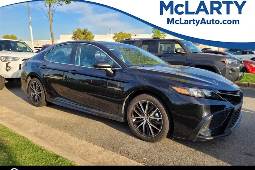 2024 Toyota Camry SE photo 1
