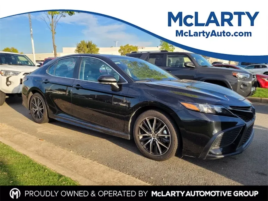 2024 Toyota Camry SE photo 1