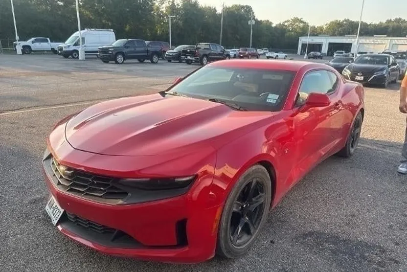 2023 Chevrolet Camaro 1LT photo 1