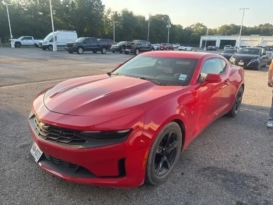 2023 Chevrolet Camaro 1LT photo 1