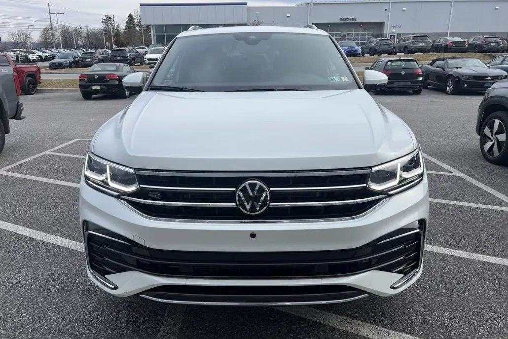 2024 Volkswagen Tiguan SEL R-Line Black photo 1