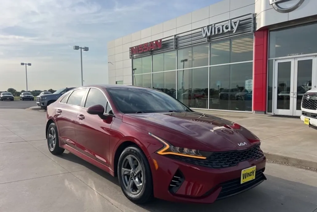 2022 Kia K5 LXS photo 1