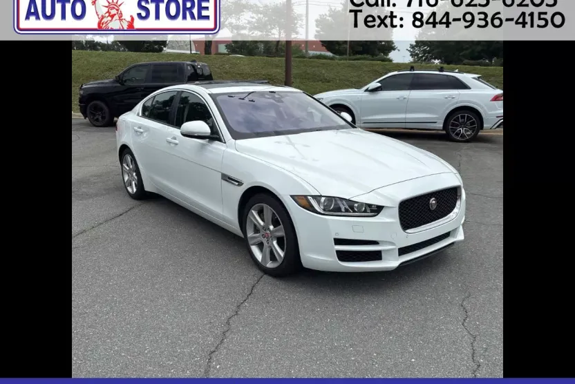 2018 Jaguar XE Premium photo 1
