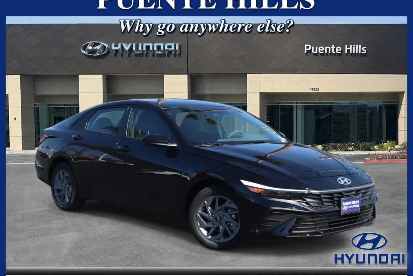 2025 Hyundai Elantra SEL Sport photo 1
