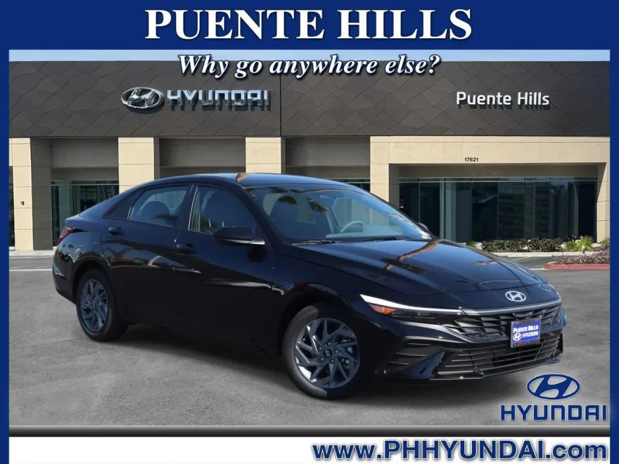 2025 Hyundai Elantra SEL Sport photo 1