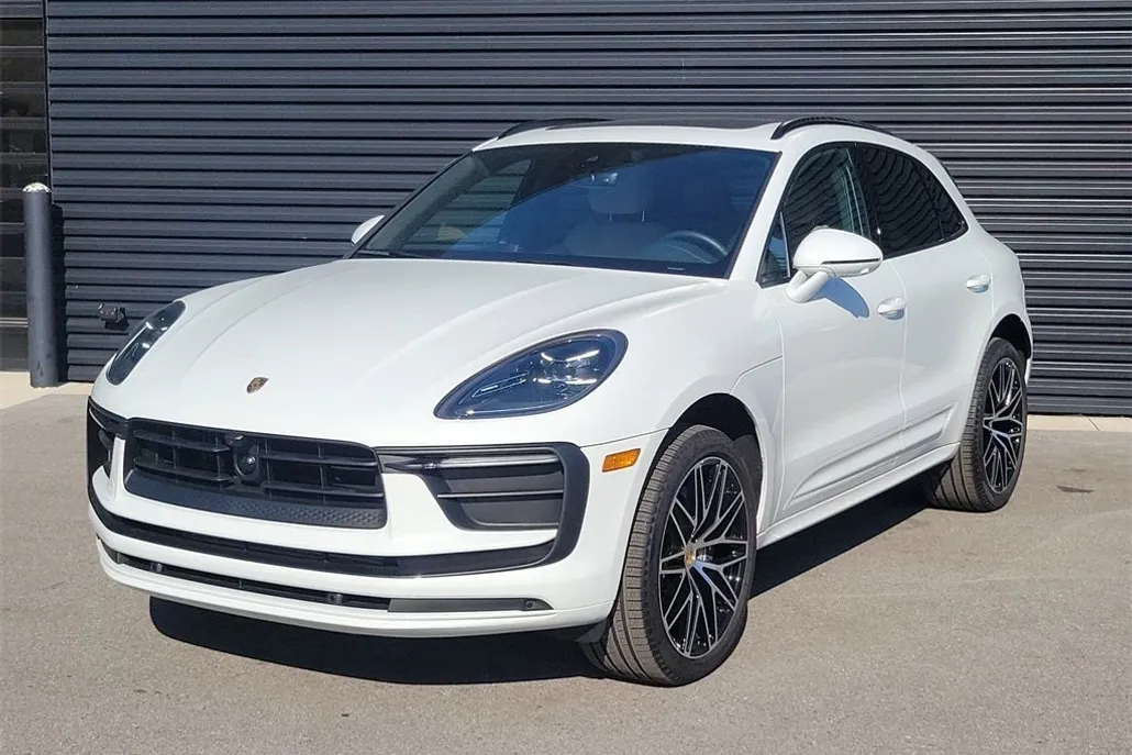 2025 Porsche Macan Base photo 1