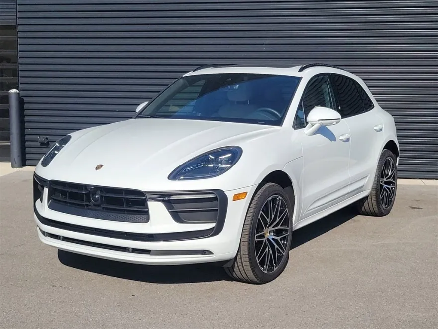 2025 Porsche Macan Base photo 1