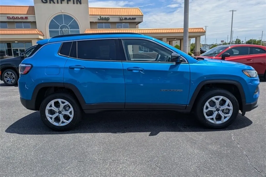 2025 Jeep Compass Latitude photo 1