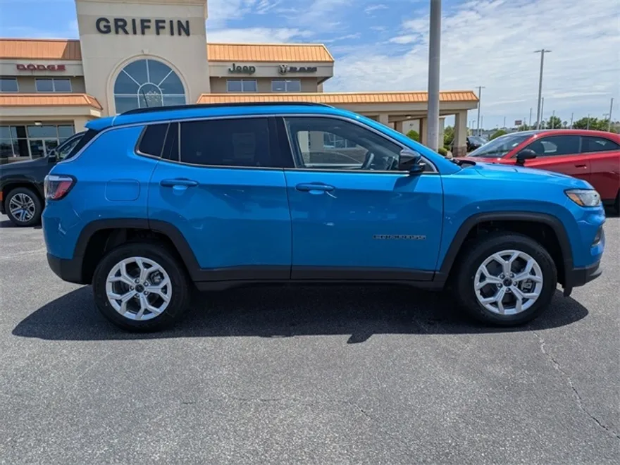 2025 Jeep Compass Latitude photo 1