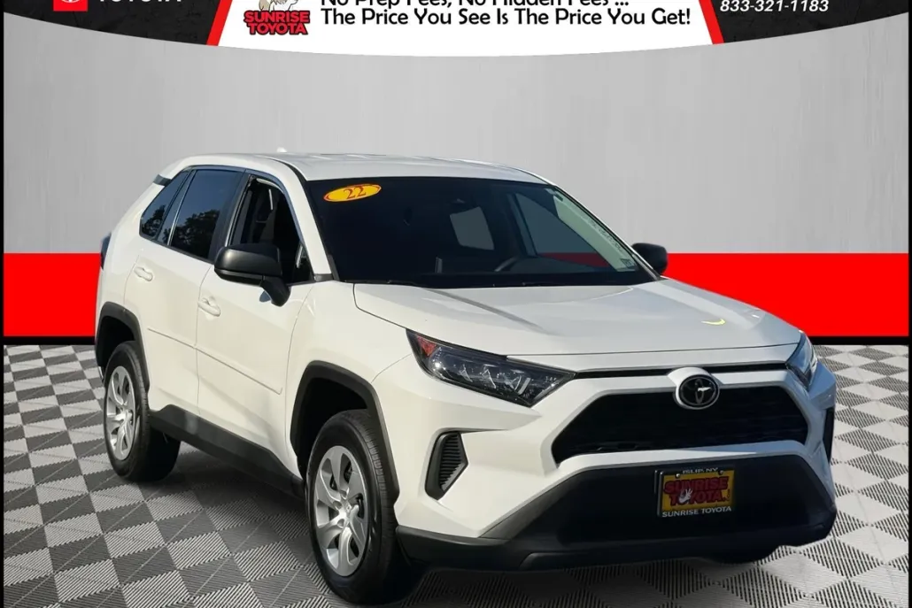 2022 Toyota RAV4 LE photo 1