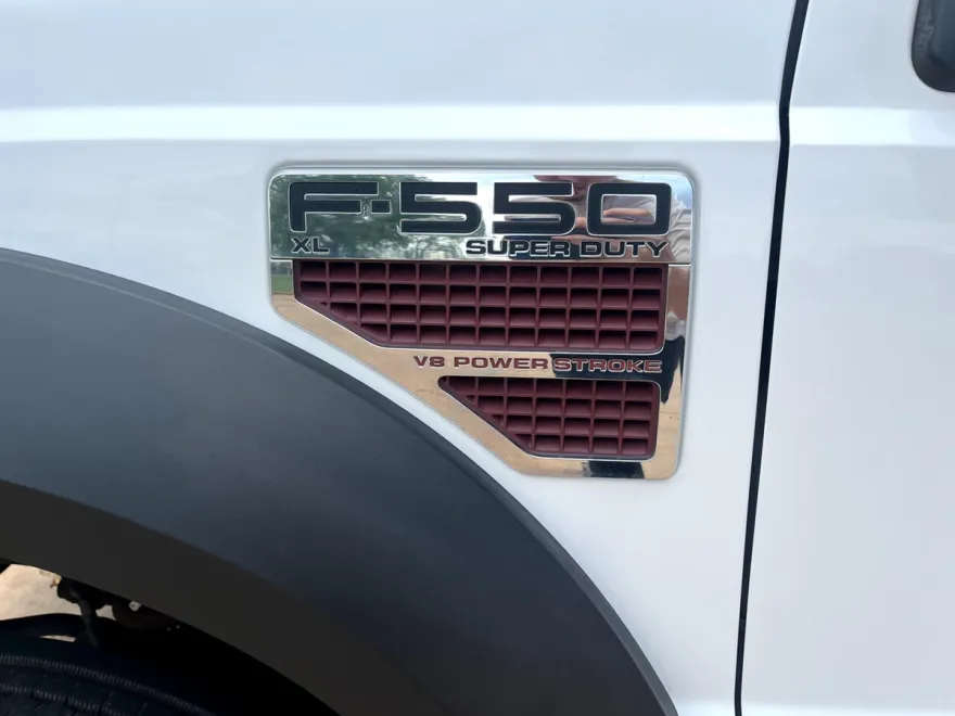 2009 Ford F-550 XLT photo 15