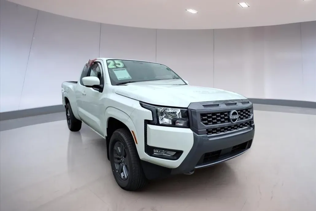 2025 Nissan Frontier SV photo 1