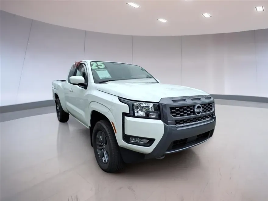 2025 Nissan Frontier SV photo 1
