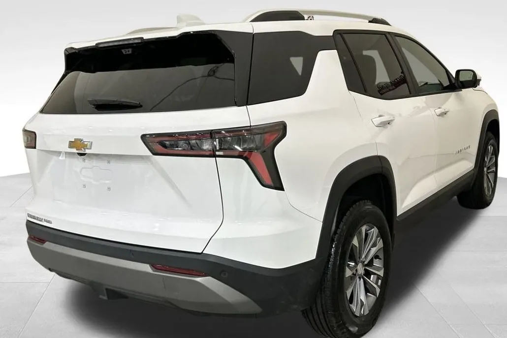 2025 Chevrolet Equinox LT photo 1