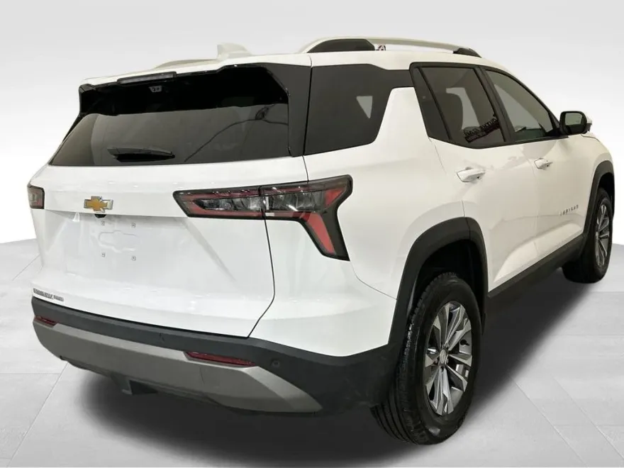 2025 Chevrolet Equinox LT photo 1