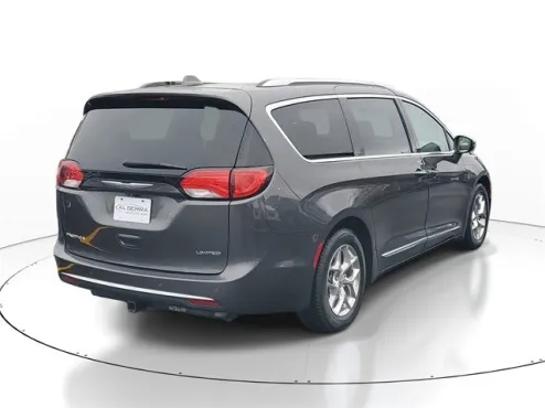 2018 Chrysler Pacifica Limited photo 4