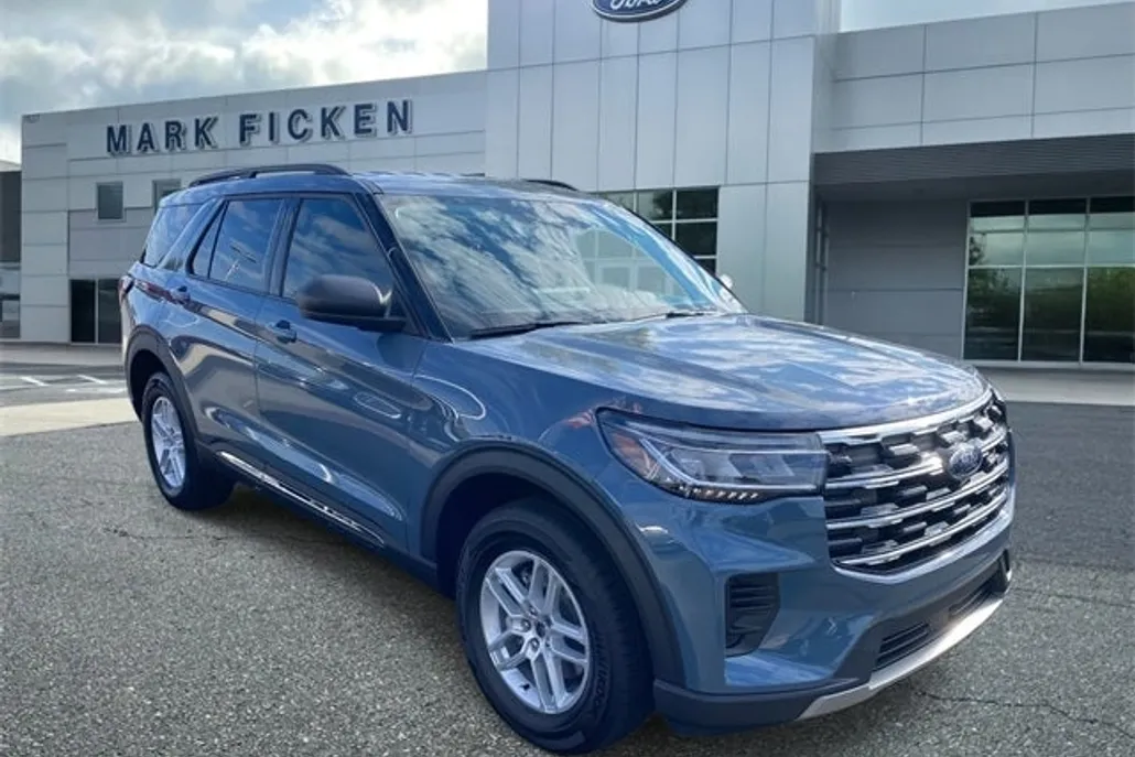 2025 Ford Explorer photo 1