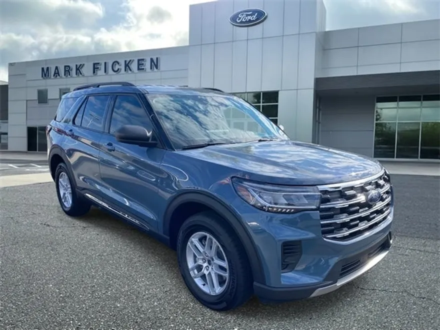 2025 Ford Explorer photo 1