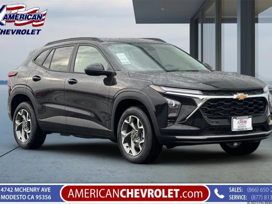 2025 Chevrolet Trax LT photo 1