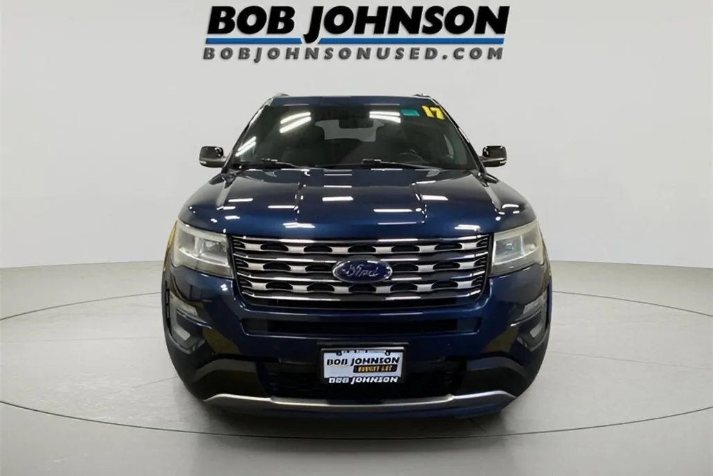 2017 Ford Explorer XLT photo 1