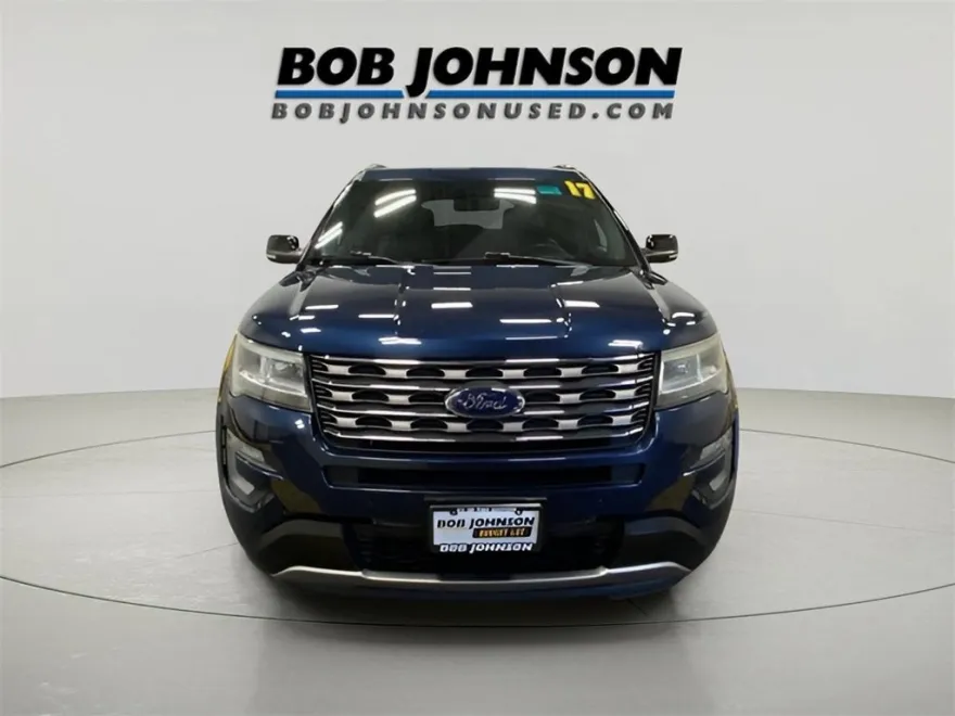 2017 Ford Explorer XLT photo 1