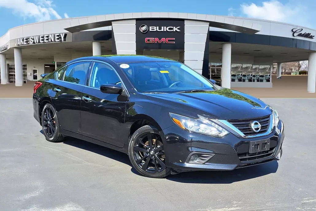 2017 Nissan Altima 2.5 SR photo 1