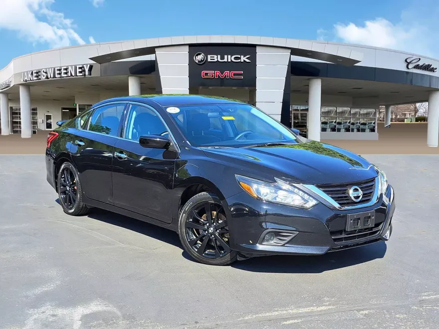 2017 Nissan Altima 2.5 SR photo 1