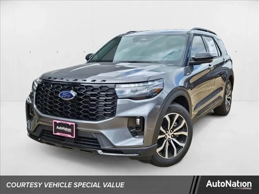 2025 Ford Explorer ST-Line photo 1