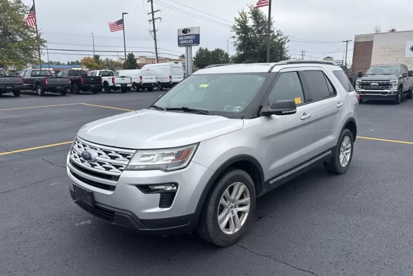 2019 Ford Explorer XLT photo 1
