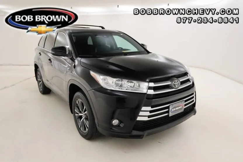 2019 Toyota Highlander LE photo 1