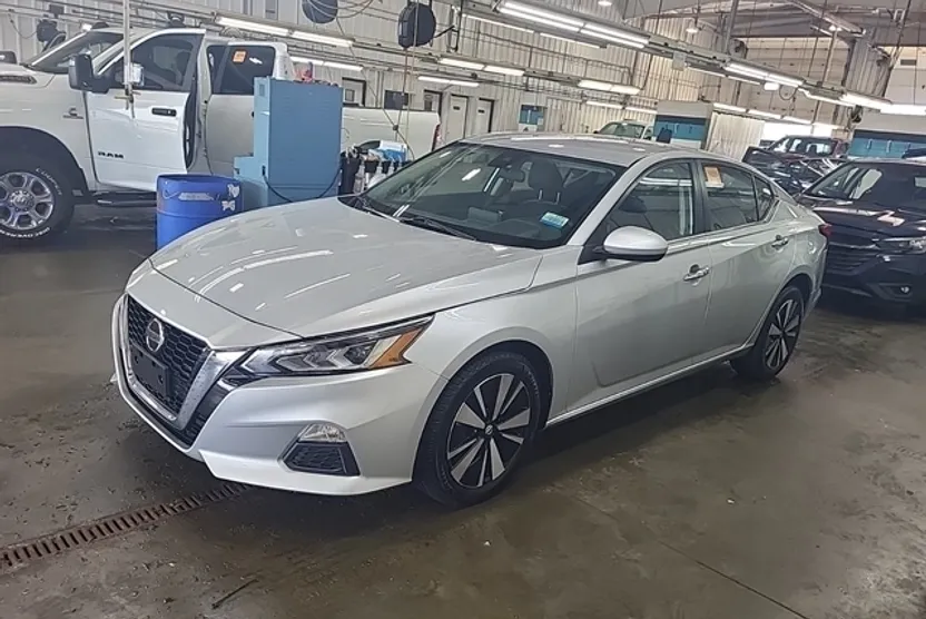 2021 Nissan Altima 2.5 SV photo 1