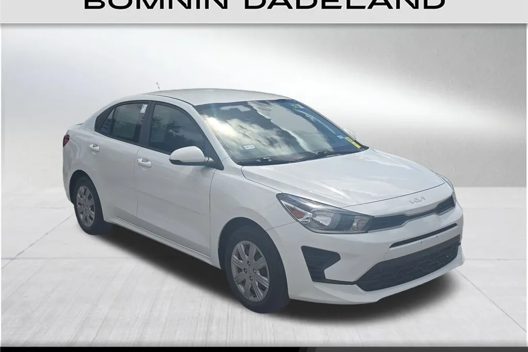 2022 Kia Rio LX photo 1