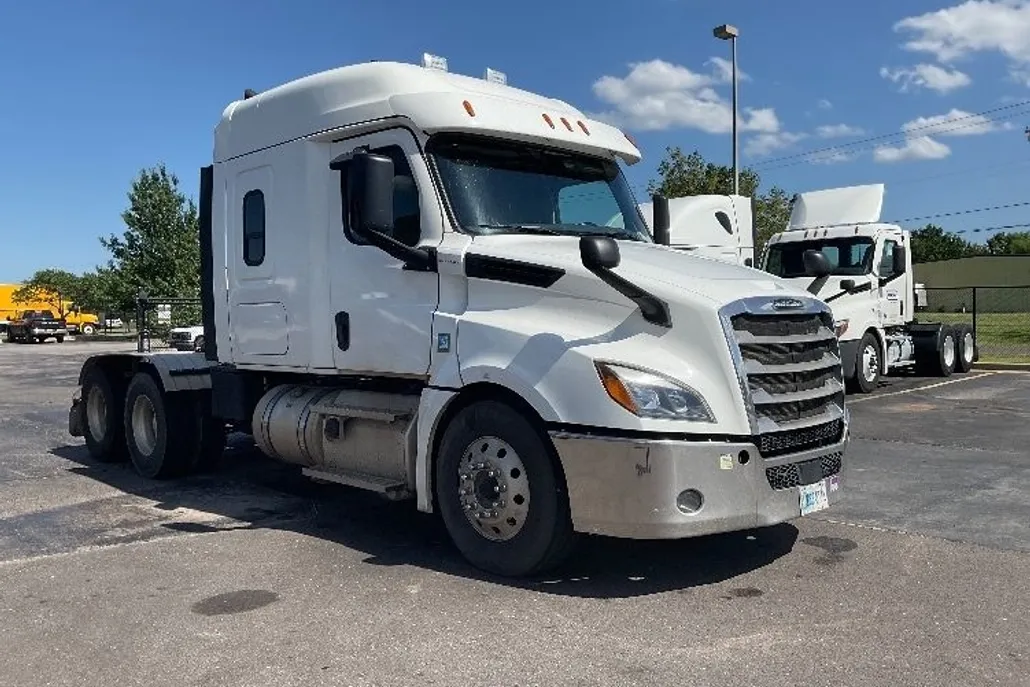 2020 Freightliner Cascadia 126" Sleeper Cab photo 1