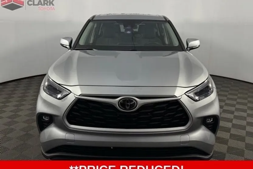 2024 Toyota Highlander LE Sport photo 1